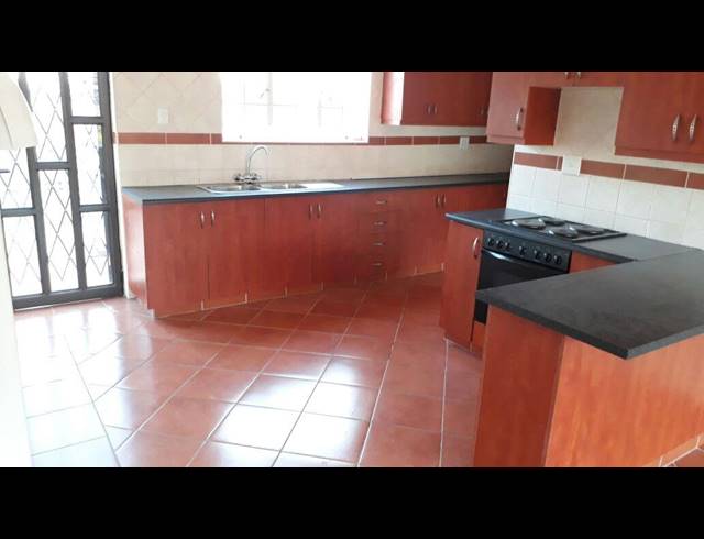 2 BEDROOM FLAT RENTED IN SCHUINSHOOGTE